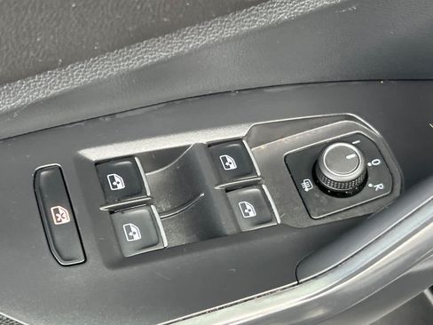 Used 2024 Volkswagen Jetta SE w/ Panoramic Sunroof Package FWD image 13