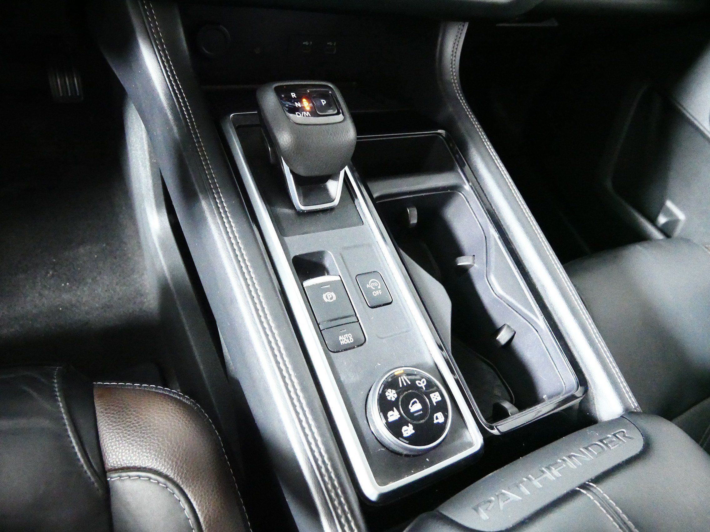 Used 2024 Nissan Pathfinder Platinum w/ Lighting Package (N93) AWD/4WD image 24
