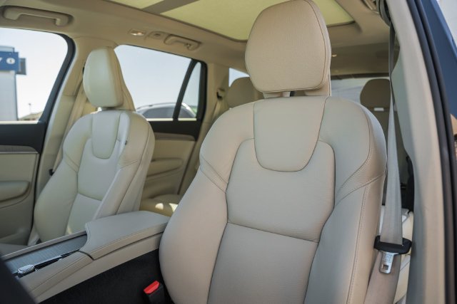 Certified 2025 Volvo XC90 T8 Plus w/ Protection Package Premier AWD/4WD image 35