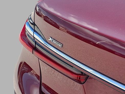 Used 2022 BMW 750i xDrive w/ Executive Package image 25