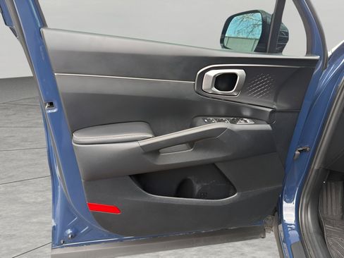 Used 2025 Kia Sorento S w/ Panoramic Sunroof Package image 28