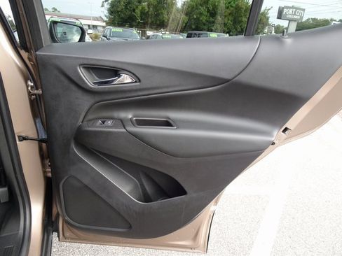 Used 2019 Chevrolet Equinox LT w/ Driver Convenience Package image 19