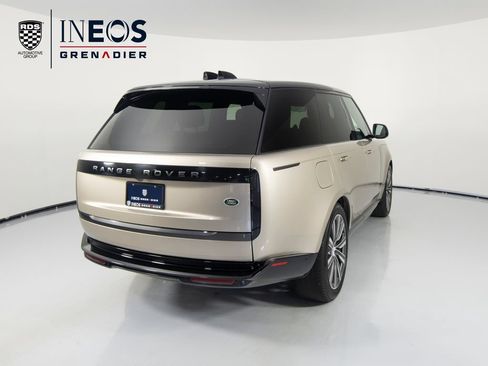 Used 2023 Land Rover Range Rover SE AWD/4WD image 7