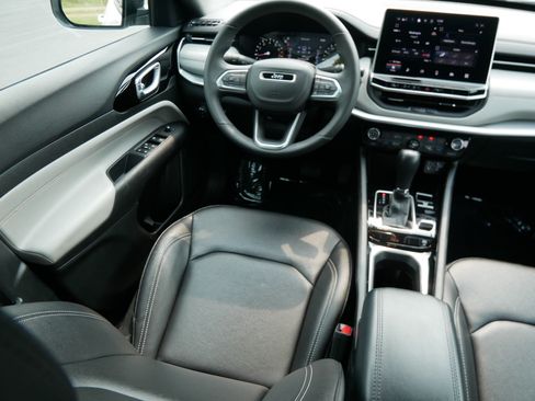 Used 2025 Jeep Compass Limited AWD/4WD image 7
