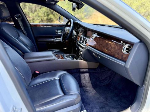 Used 2016 Rolls-Royce Ghost RWD image 19