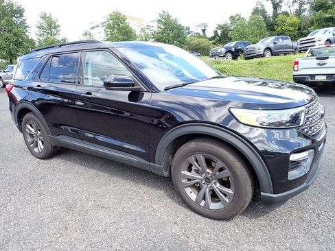 Used 2022 Ford Explorer XLT w/ Equipment Group 202A AWD/4WD image 8