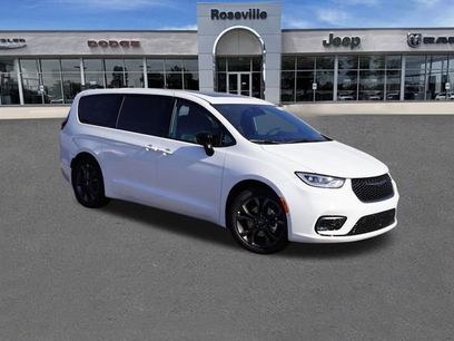New 2026 Chrysler Pacifica Select