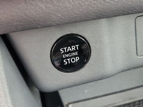 Used 2025 Nissan Rogue SV FWD image 29