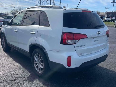 Used 2015 Kia Sorento LX image 3