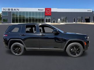 Used 2025 Jeep Grand Cherokee Altitude AWD/4WD video 2