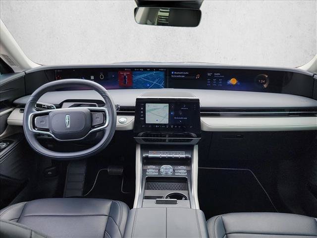 Used 2025 Lincoln Nautilus Premier AWD/4WD image 18