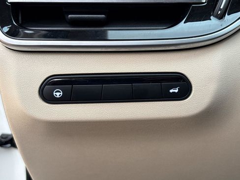 Used 2025 INFINITI QX60 Luxe w/ Lighting Package (N94) FWD image 17