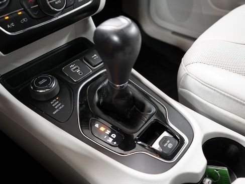 Used 2021 Jeep Cherokee Limited AWD/4WD image 18
