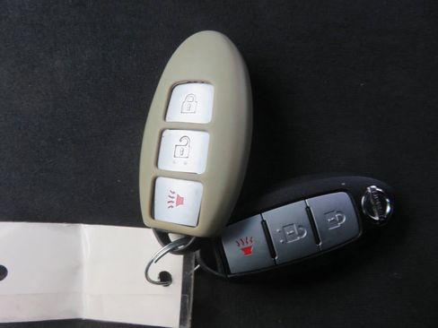 Used 2013 Nissan Pathfinder SV image 37