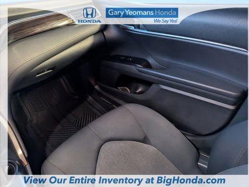 Used 2018 Toyota Camry LE FWD image 17