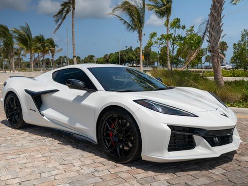 Used 2025 Chevrolet Corvette Z06 w/ Stealth Interior Trim Package RWD image 5