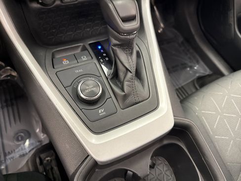Used 2021 Toyota RAV4 XLE w/ Convenience Package image 37
