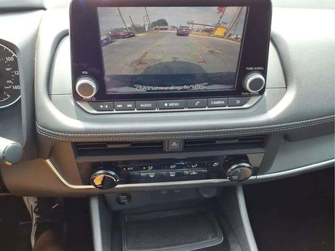 Used 2025 Nissan Rogue S FWD image 16