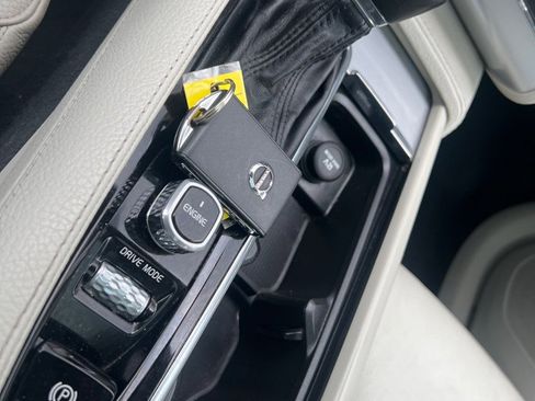 Used 2016 Volvo XC90 T5 Momentum image 21