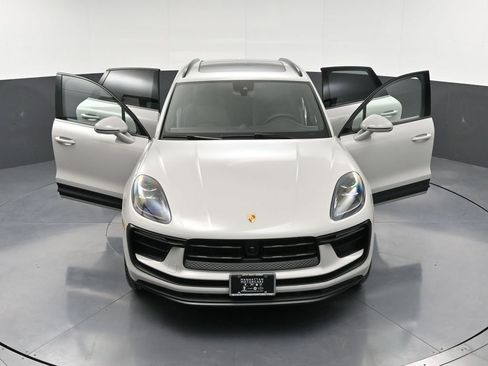 Certified 2025 Porsche Macan image 34