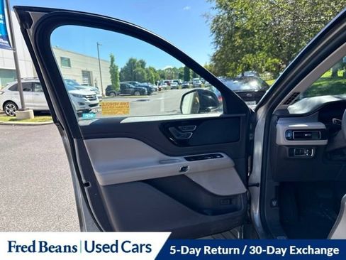 Used 2023 Lincoln Aviator AWD w/ Premium Package image 11