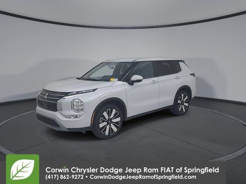 Used 2025 Mitsubishi Outlander SE FWD image 7