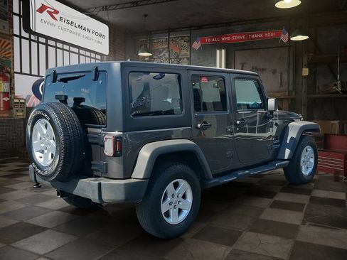 Used 2017 Jeep Wrangler Unlimited Sport w/ Quick Order Package 24S AWD/4WD image 6
