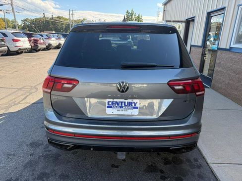 Used 2022 Volkswagen Tiguan SE R-Line image 5