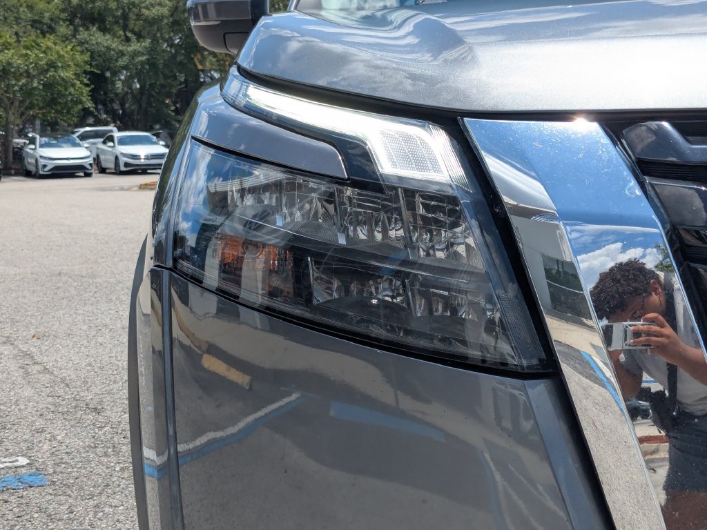 Used 2025 Nissan Pathfinder SV AWD/4WD image 10