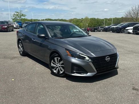 Used 2025 Nissan Altima 2.5 S FWD image 2