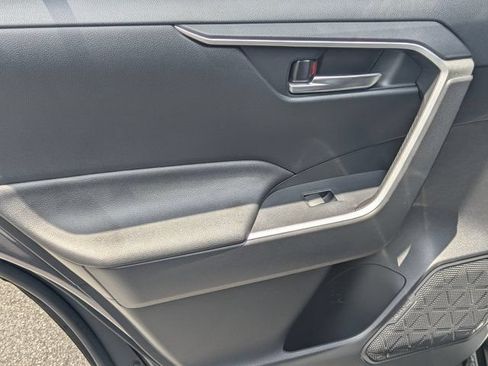 Used 2019 Toyota RAV4 XLE w/ Convenience Package FWD image 18