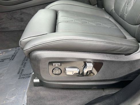 Used 2026 BMW X7 M60i AWD/4WD image 16