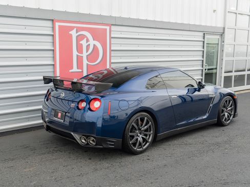 Used 2014 Nissan GT-R Premium image 45