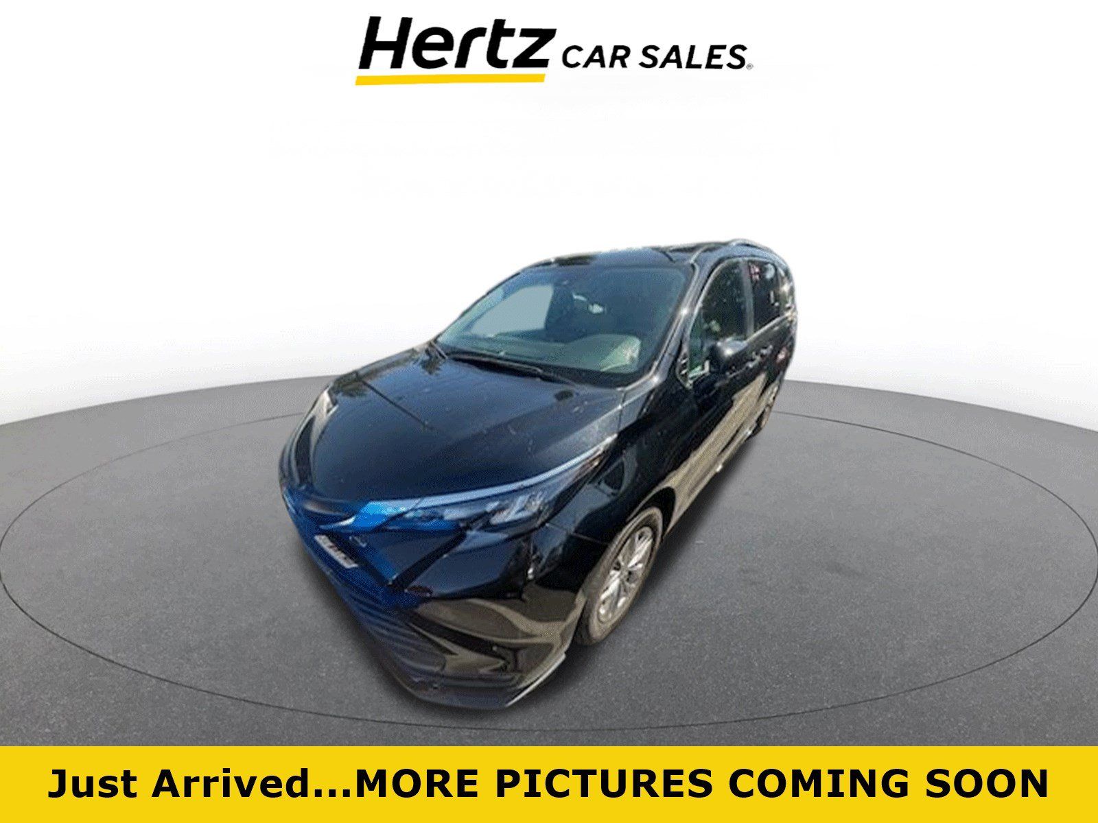 Used 2025 Toyota Sienna XLE FWD image 1