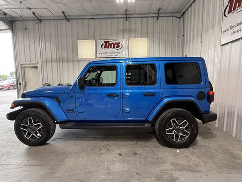 Used 2026 Jeep Wrangler Unlimited Sahara AWD/4WD image 13