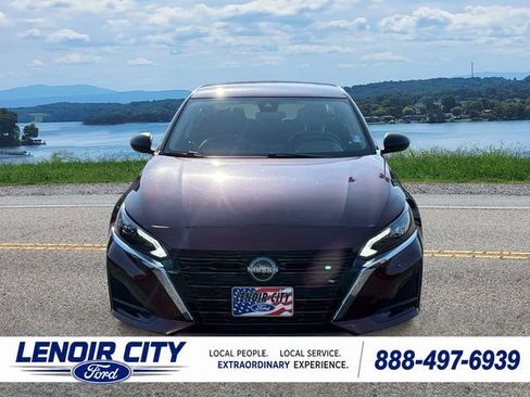 Used 2025 Nissan Altima 2.5 SV FWD image 8