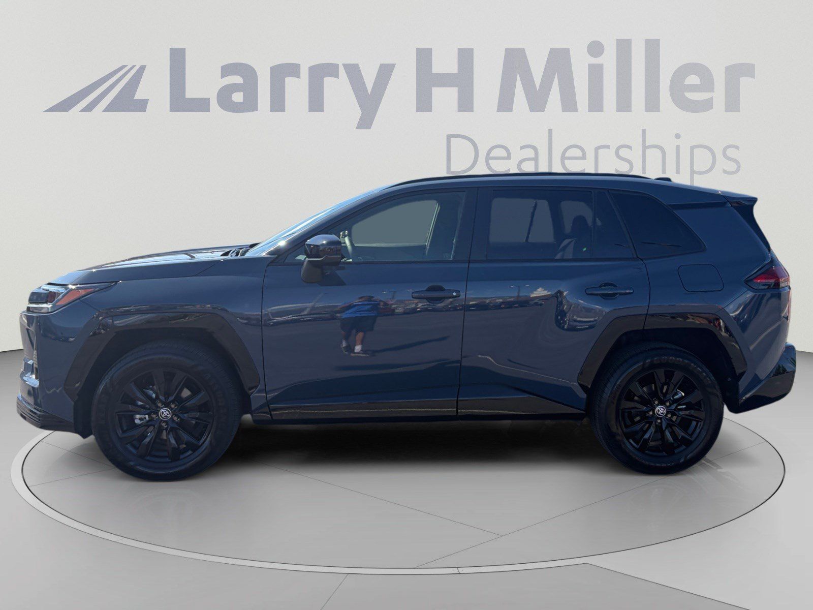 Used 2026 Toyota RAV4 SE w/ Convenience Package FWD image 2
