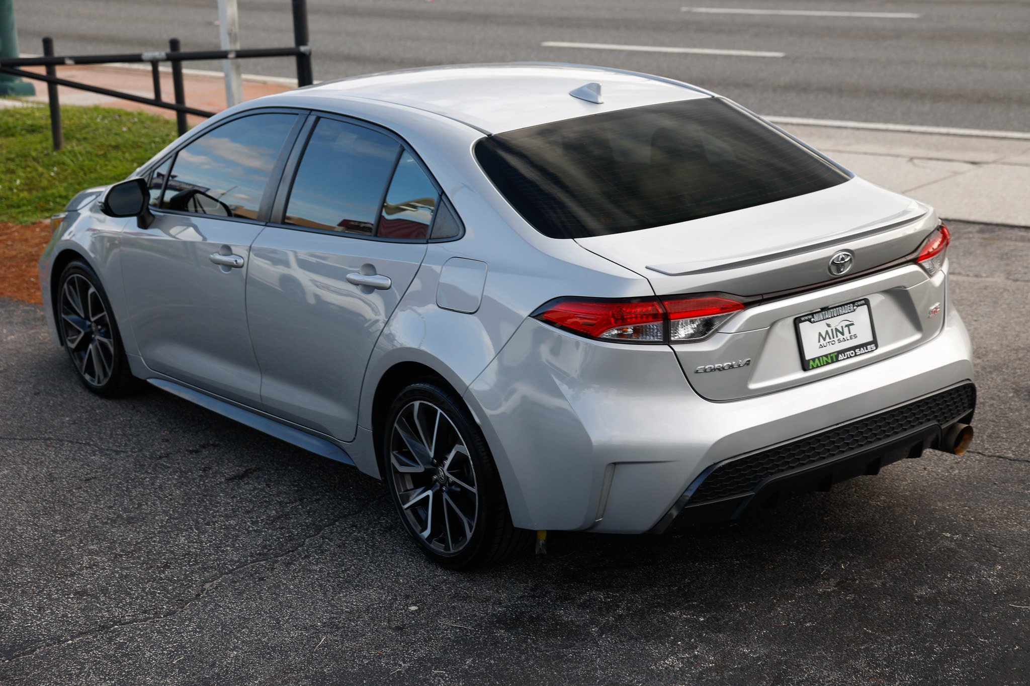 Used 2022 Toyota Corolla SE FWD image 8