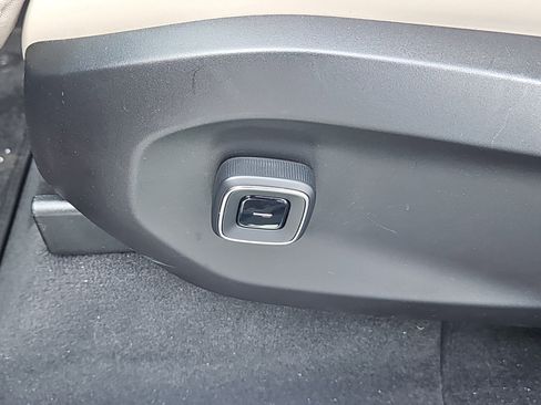 Used 2025 Volvo EX90 Ultra image 17