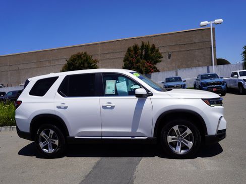 Used 2023 Honda Pilot EX-L image 4