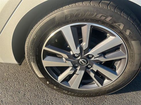 Used 2023 Nissan Versa S w/ S Plus Package image 18