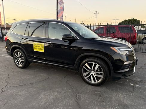 Used 2018 Honda Pilot Touring image 2