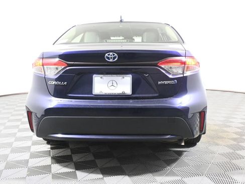 Used 2022 Toyota Corolla LE w/ Premium Interior Package FWD image 6