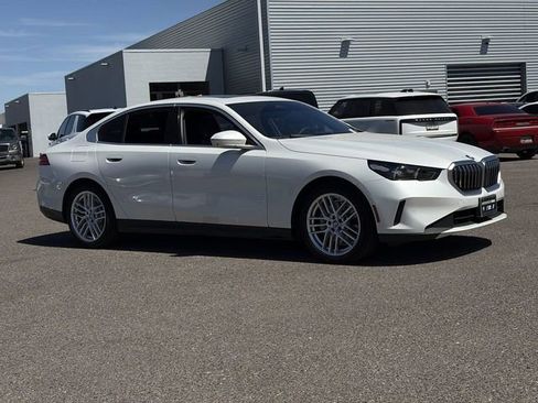 Used 2025 BMW 530i image 4