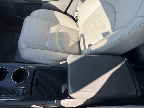 Used 2014 Chevrolet Traverse LT image 14