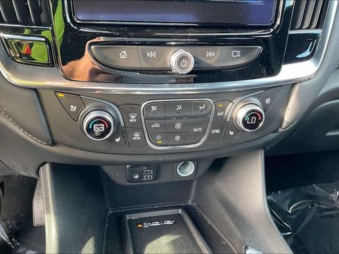 Used 2023 Chevrolet Traverse Premier AWD/4WD image 33