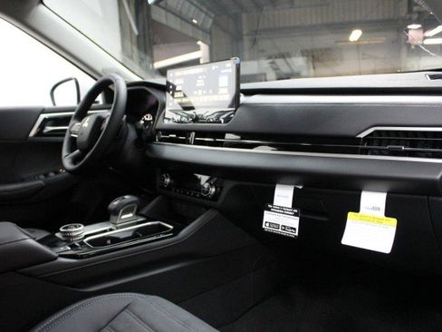 New 2025 Mitsubishi Outlander SE image 17