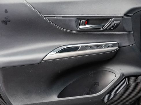 Used 2021 Toyota Venza Limited image 20