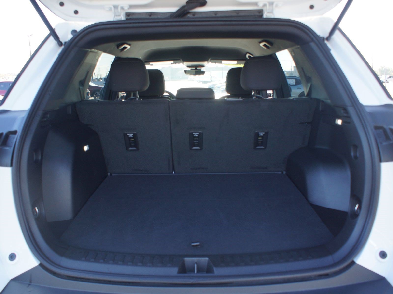 Used 2026 Chevrolet Equinox LT w/ Safety and Technology Package FWD image 15