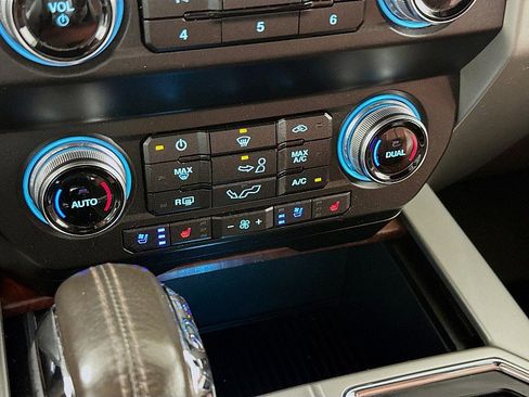 Used 2019 Ford F150 King Ranch image 17